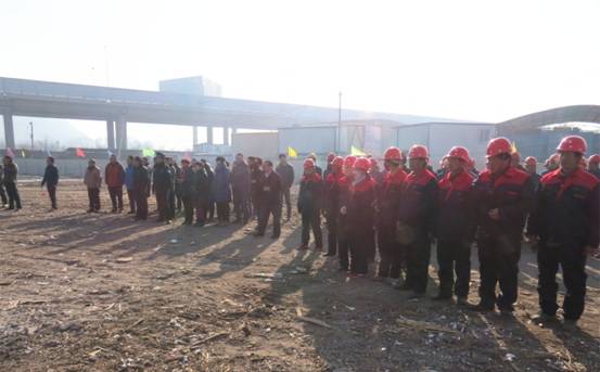 揚鞭策馬喜圓發(fā)展夢，萬眾一心共筑新長城