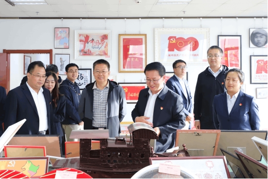 省農村信用聯社與省物產集團聯合開展&ldquo;傳承紅色文化  堅定理想信念&rdquo;主題黨日活動